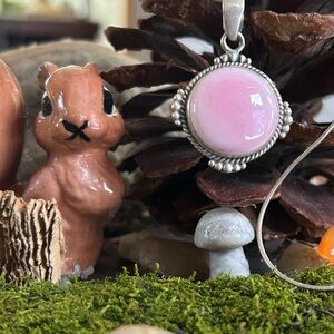 925 Sterling stunning pink conch necklace